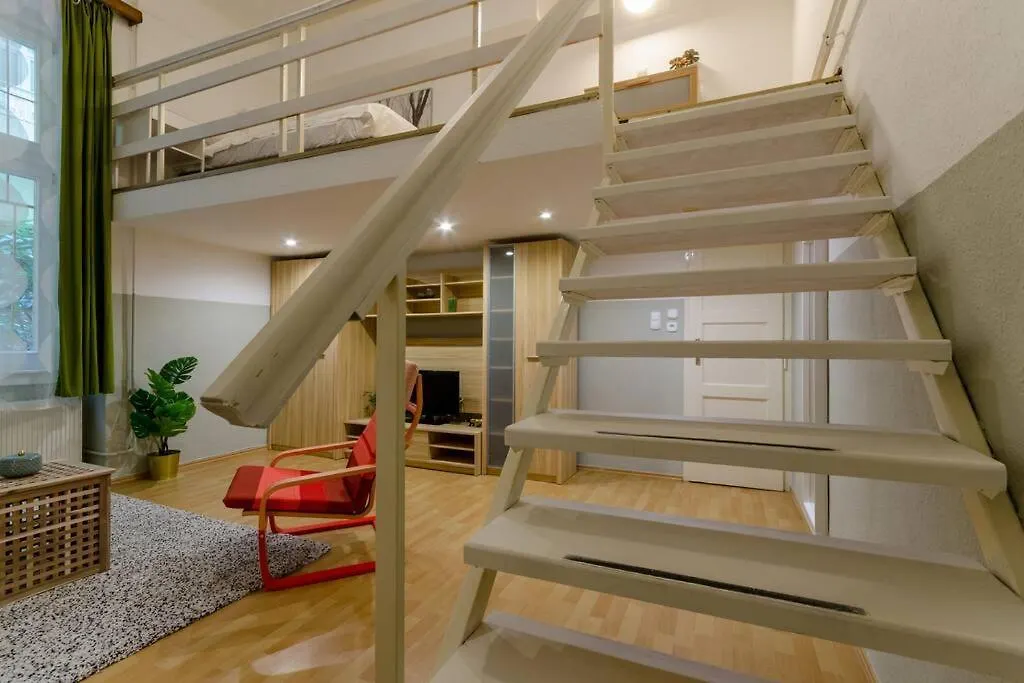 De Lux Studio Apartment In Historical Quarters Budapest